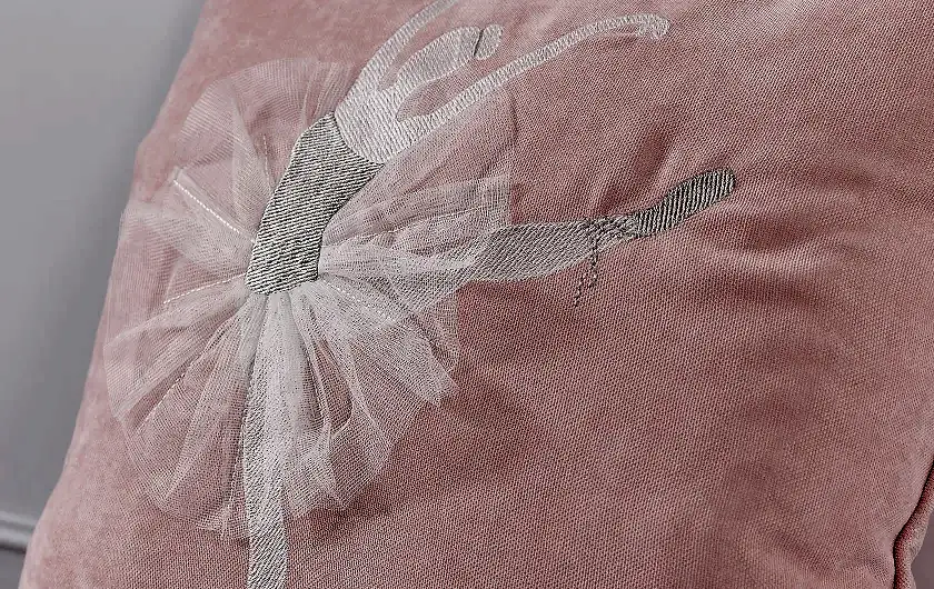 Kırlent Ballerina No:01