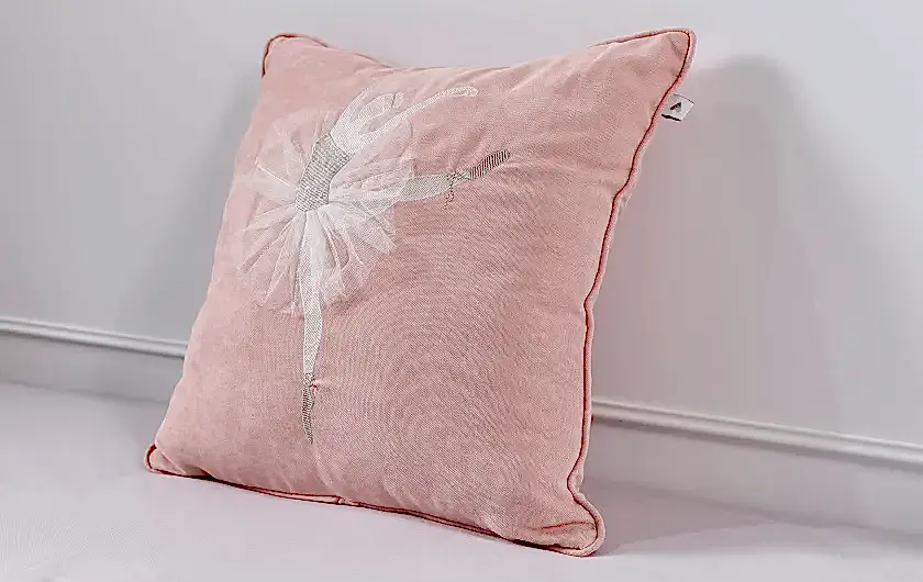 Kırlent Ballerina No:01