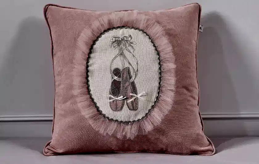 Kırlent Ballerina No:03